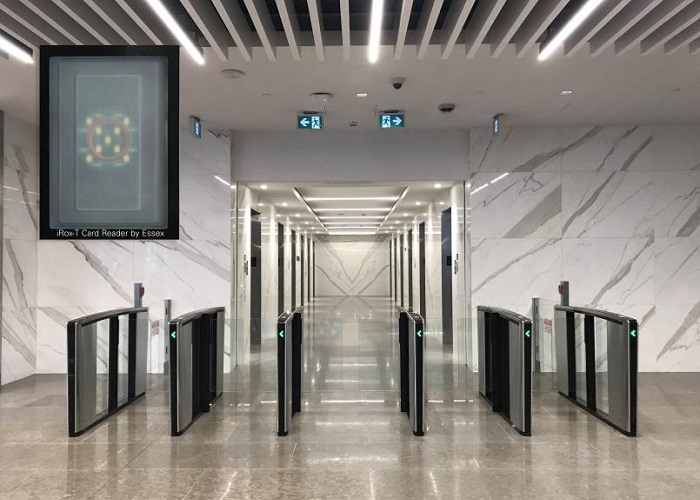 Thiet-ke-cua-xoay-quang-an-ninh-voi-kha-nang-diu-kiem-tot-va-kieu-dang-dep-mat